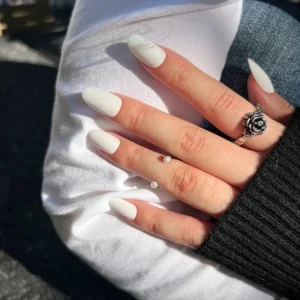 Milky White - Medium Round - Press on Nails